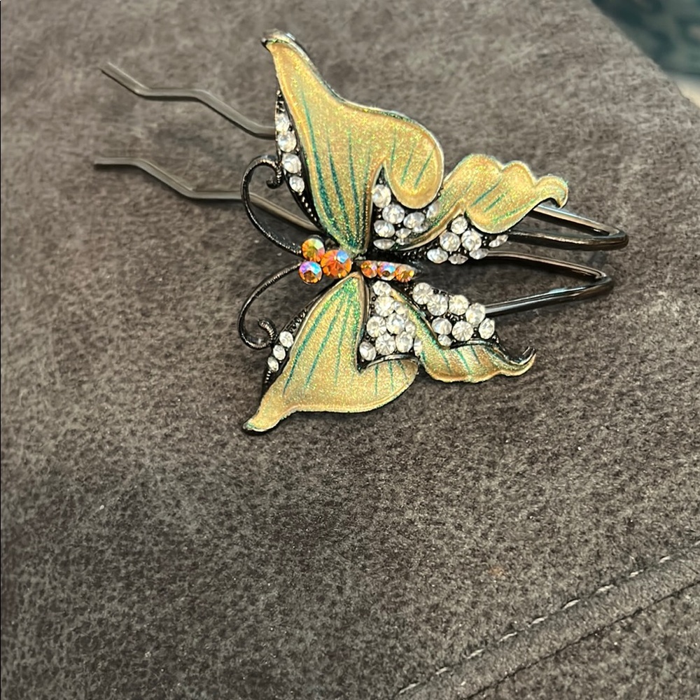 Beautiful NWOT HAIR ACCESSORIE!